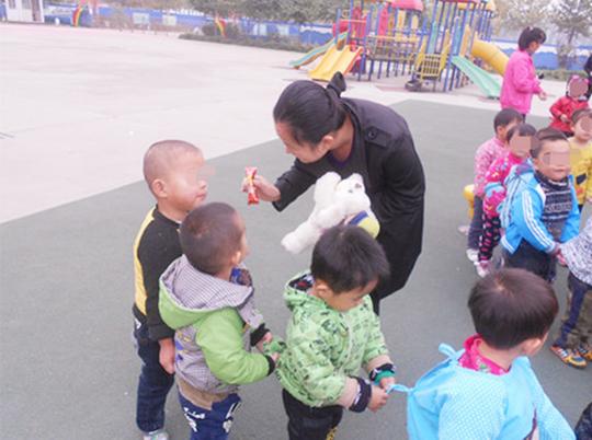 幼儿园防拐测试：小班没上当，中班大班遭“团灭”，原因是这样