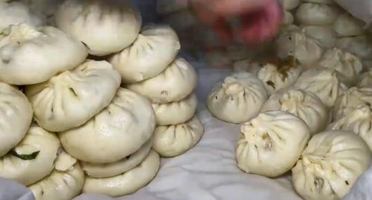 河南30年老店，包子1元一个，3个小时1000个不够卖