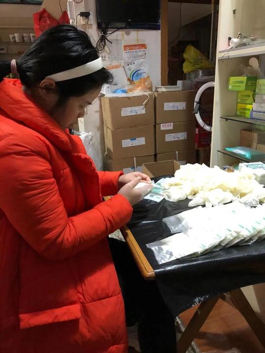 生意淡季中的老板娘做了最廉价的劳动力，你有什么话想说？