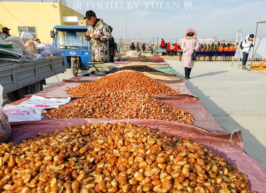 钦州网友看看，这个地方的冰糖心苹果10元8斤，葡萄干7.5元1斤