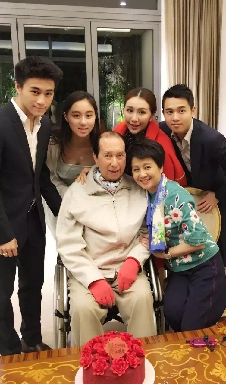 香港宝宝起名软件叫什么（维多利亚港和维多利亚什么联系）