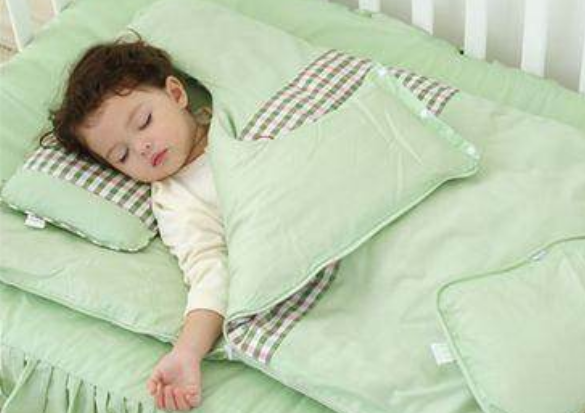冬天到了给宝宝穿什么衣服睡觉 冬天到了给宝宝穿什么衣服睡觉
