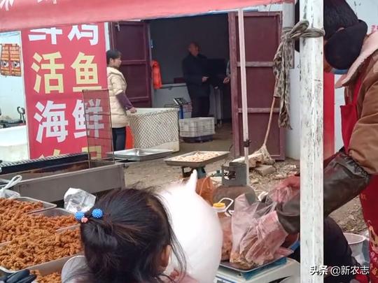 农村小伙与人合伙做麻花，花几千元买的机器能做8种，日入上千元