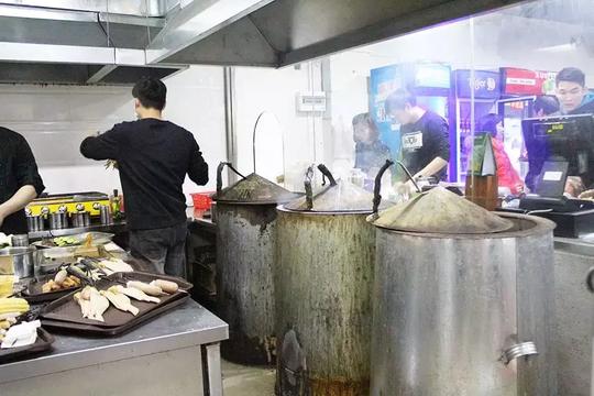 9点后去就没位置？！这可能是晋江生意最好的烧烤店！