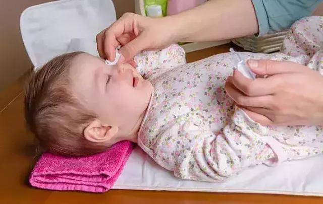 新生儿眼屎多怎么办
