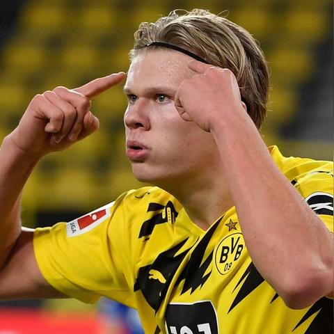 足球怎么突围射门的