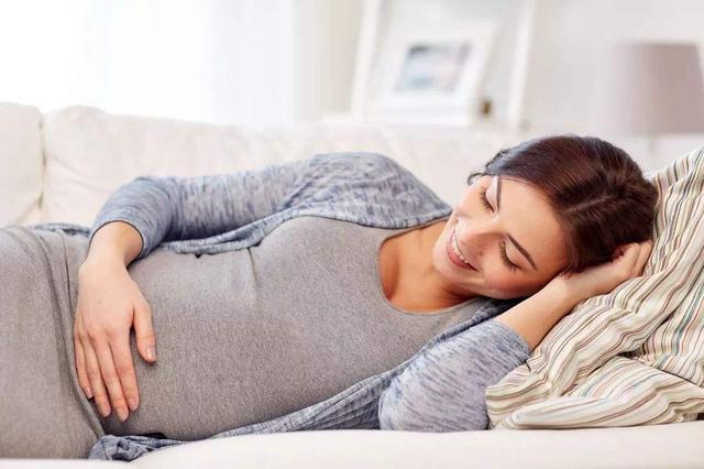 孕期经常这样睡，孩子出生之后可能会发育异常