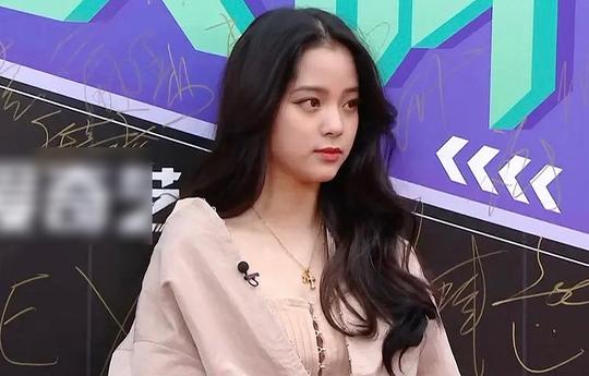 《为爱尖叫》生图：秦岚女人味十足，张靓颖僵硬，我却被她惊艳了
