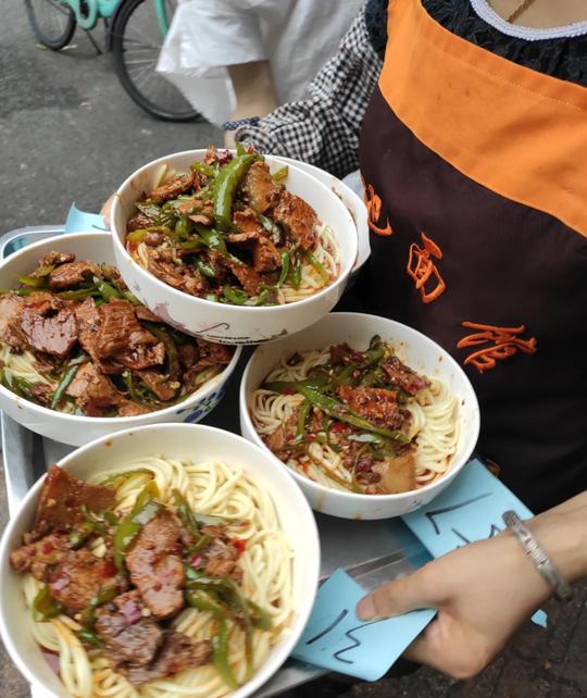 脾气越古怪，生意越火爆？成都美食“怪象”，那些高傲的网红老板