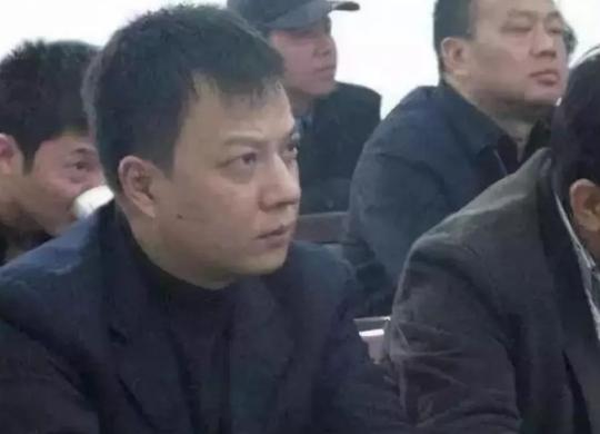 赵薇在娱乐圈“屹立不倒”！ 除了黄有龙，他亲哥的身份也不简单