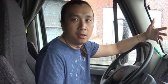 上海小伙跑到美国开卡车，月薪四五万，如今自己买了豪车豪宅