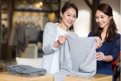 年轻美女开服装店，“借”别人的客人做自己的生意，赚了不少