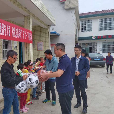 足球比赛允许带伞吗的长尾关键词有什么