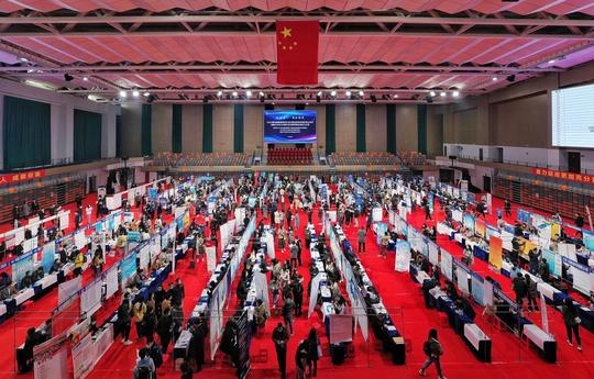 毕业生70%已经明确毕业去向！吉林大学2021届毕业生春季就业创业大市场昨日举行