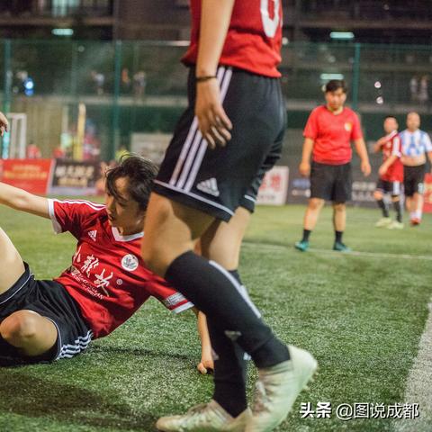 足球运动员如何跌倒视频的长尾关键词有哪些