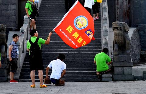 蓝泰山22一盒的品鉴之旅货源渠道-第4张图片-香烟批发平台