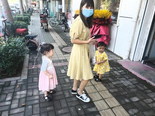 上班去，顺便逛逛街找点街拍素材