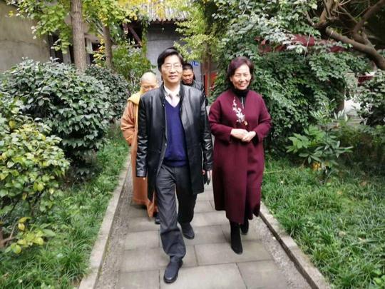 著名经济学家周德文成都漩风考察中和正集团布局四川挥鞭西南