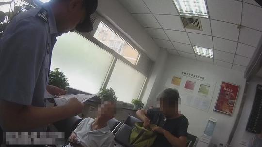 耄耋老人为“投资”执意向陌生人转账海淀警方耐心劝导拦截电信诈骗