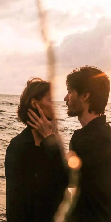 瑟瑟的情侣背景图