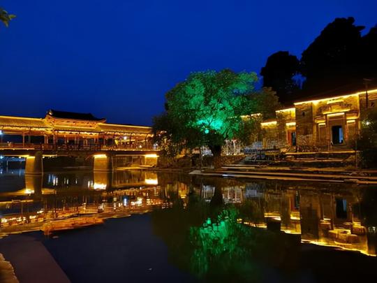 抚州一冷门古城，时尚与古风相结合，古建筑多，来旅游的人却不多