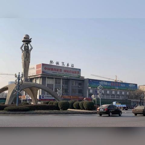 济南哪个站离遥墙机场近？急！在线等？