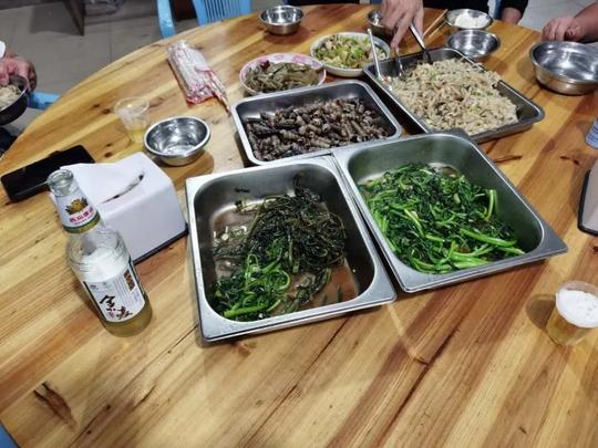 钦州一快餐店老板自曝，不敢上外卖平台，每份快餐利润少得可怜