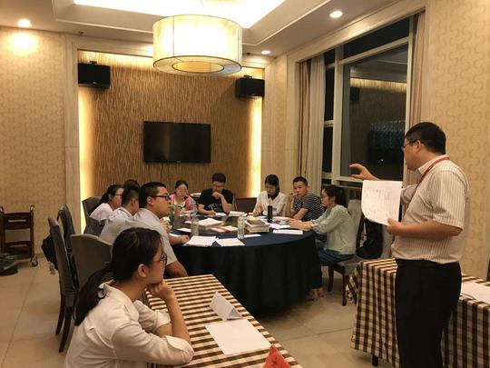 32岁副总跳槽，面试两份工作，底薪一份5千一份1万，怎么选？