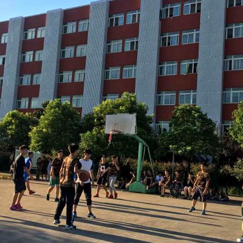 杭州中考复读学校找公立的还是民办的？