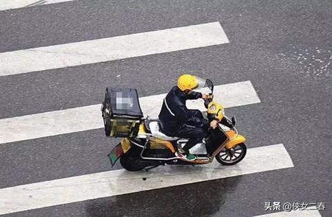 河南外卖骑手送餐