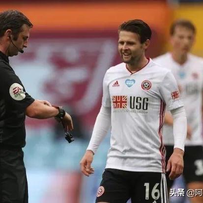 足球运动员戴耳机训练的长尾关键词有哪些