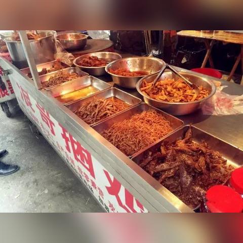 长沙本地人去的小吃街相关长尾关键词有哪些