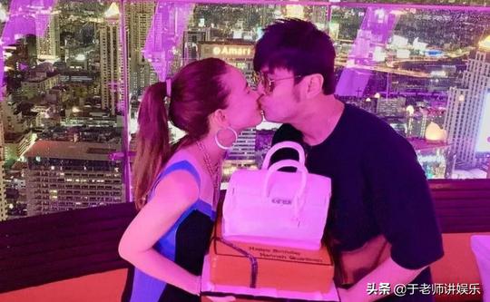 周杰伦和昆凌这次秀恩爱似乎翻车了？网友评论：天王这么缺钱？
