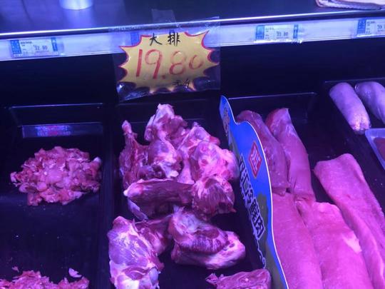 运城猪肉价格39.8元！猪肉价太硬，卖肉生意惨淡！市民直呼吃不起