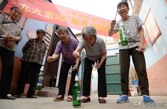 邯郸：南门里社区开展“情暖重阳、乐在社区”趣味运动会