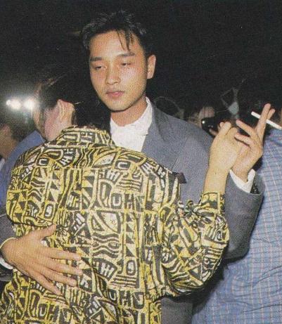 1992年，《霸王别姬》杀青宴，张国荣发怒：再打她，我找人收拾你