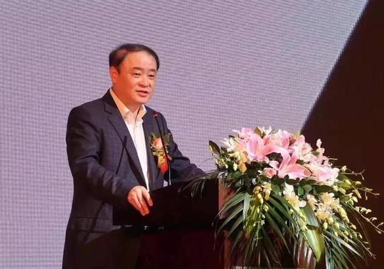 这位福州大富豪，他是历届最年轻获得全国科技实业家创业金奖
