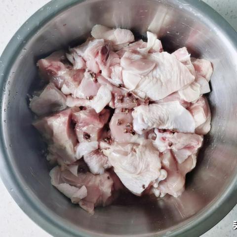 **炖鸡肉的完美指南：步骤、技巧与调味秘籍**-第2张图片-其人生活百科