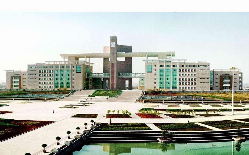 西北政法大学录取分数线(上海的华东政法大学怎样)