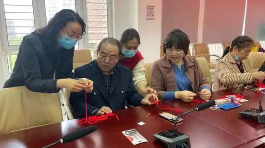 【学党史·悟初心】辛庄镇金地艺境社区：一针一线绣“红船”抒发爱党爱国情