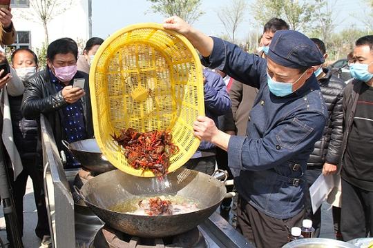 安徽蒙城：授“渔”贫困户帮扶促增收