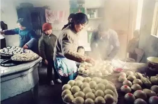 回忆过去小时候过年的场景，8090后：再也回不去的青春，回忆