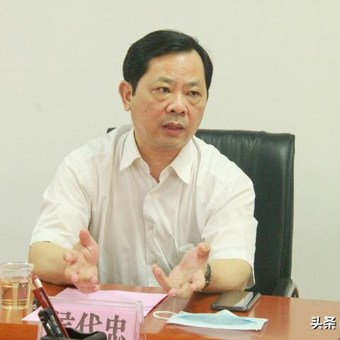 南宁外国语学校的重点班好还是八中的普通班好？