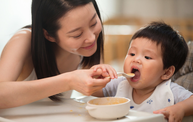 宝宝第一口辅食吃什么最好