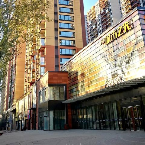 万科公园大道,滨江金色黎明哪个好？