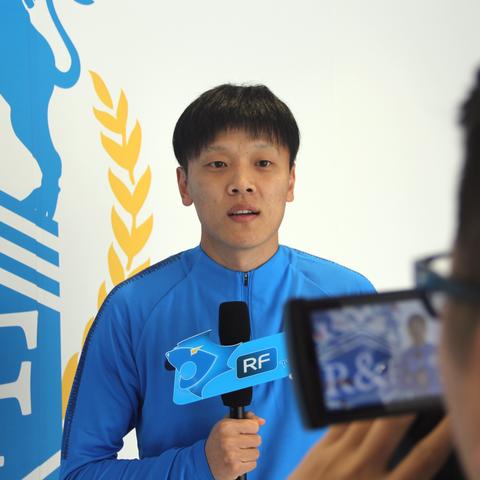 足球运动员脚踢球疼的长尾关键词有哪些