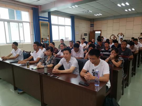 富顺县农民工服务中心返乡农民工电商创业培训班开班