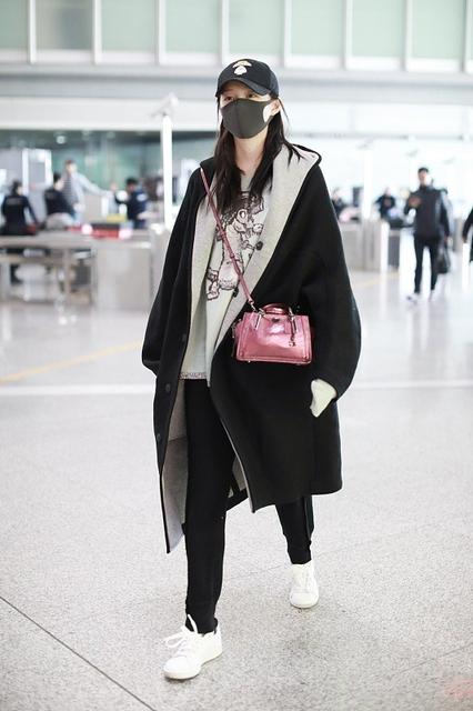 怎么判断孩子穿的衣服暖不暖和