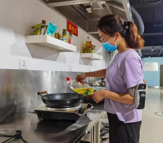点赞！太原“90后”开办爱心共享厨房，患者就餐月省数百元