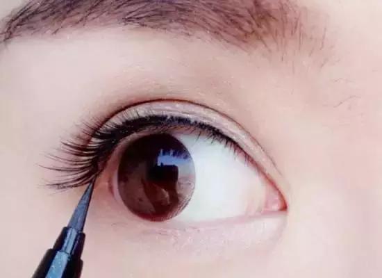 新手化妆入门淡妆一份详细的化妆步骤是什么